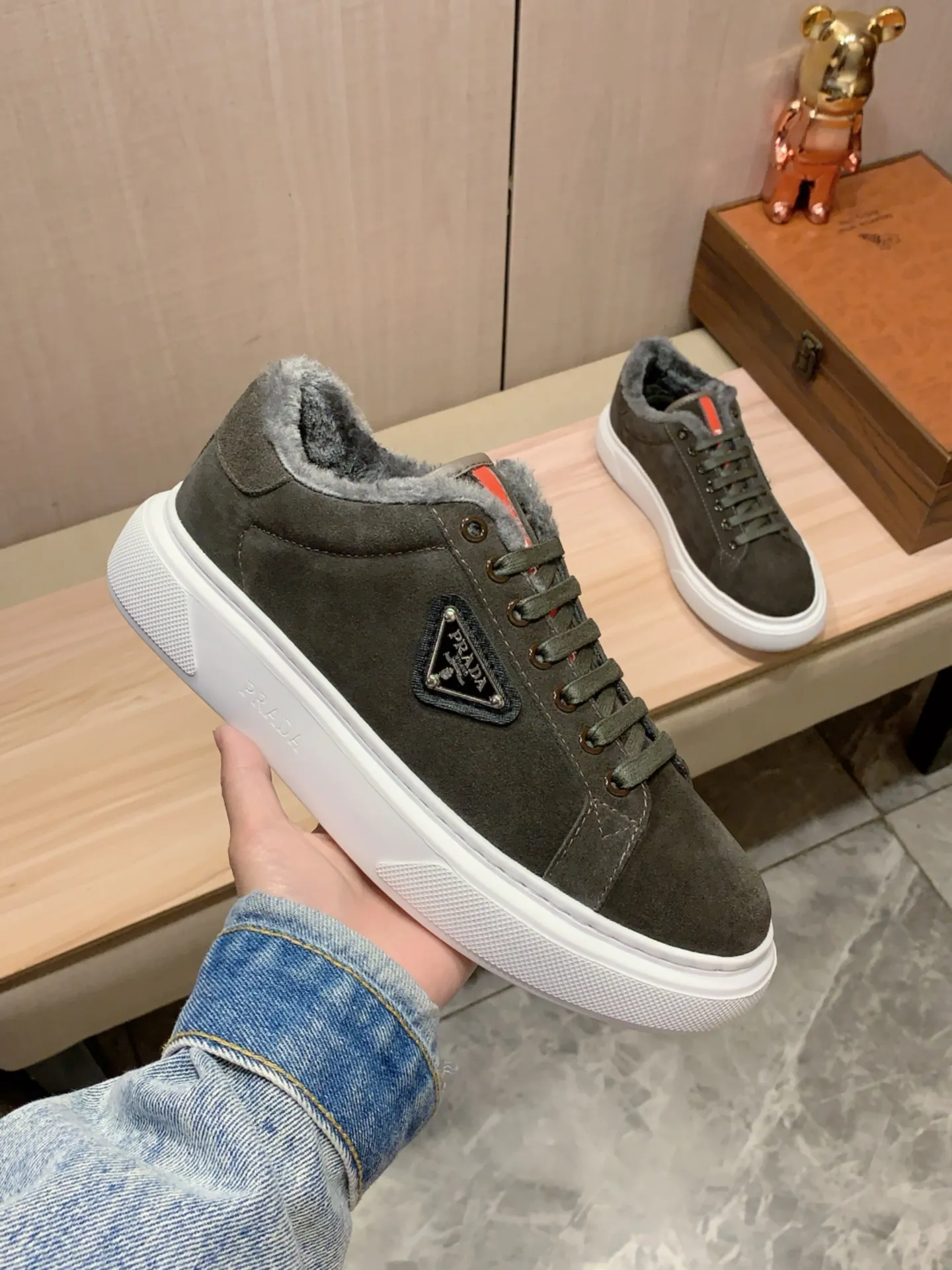 Warm new model: Factory price: 460💰💰🎩🎩[Lightning][Lightning] "Prada Men's Shoes💰pRADA*" The latest and most popular casual shoes, top brand [seduce] luxury~purchase, top~quality. [Strong] The upper is made of imported breathable anti-wear material ➕ Breathable simulated fur feet (•) with fine workmanship. The original stylish and stylish soft rubber wear-resistant and non-slip outsole is light and comfortable on the feet. The real thing looks better when photographed in person. 0186: code: 38-44, 4️⃣ colors selected